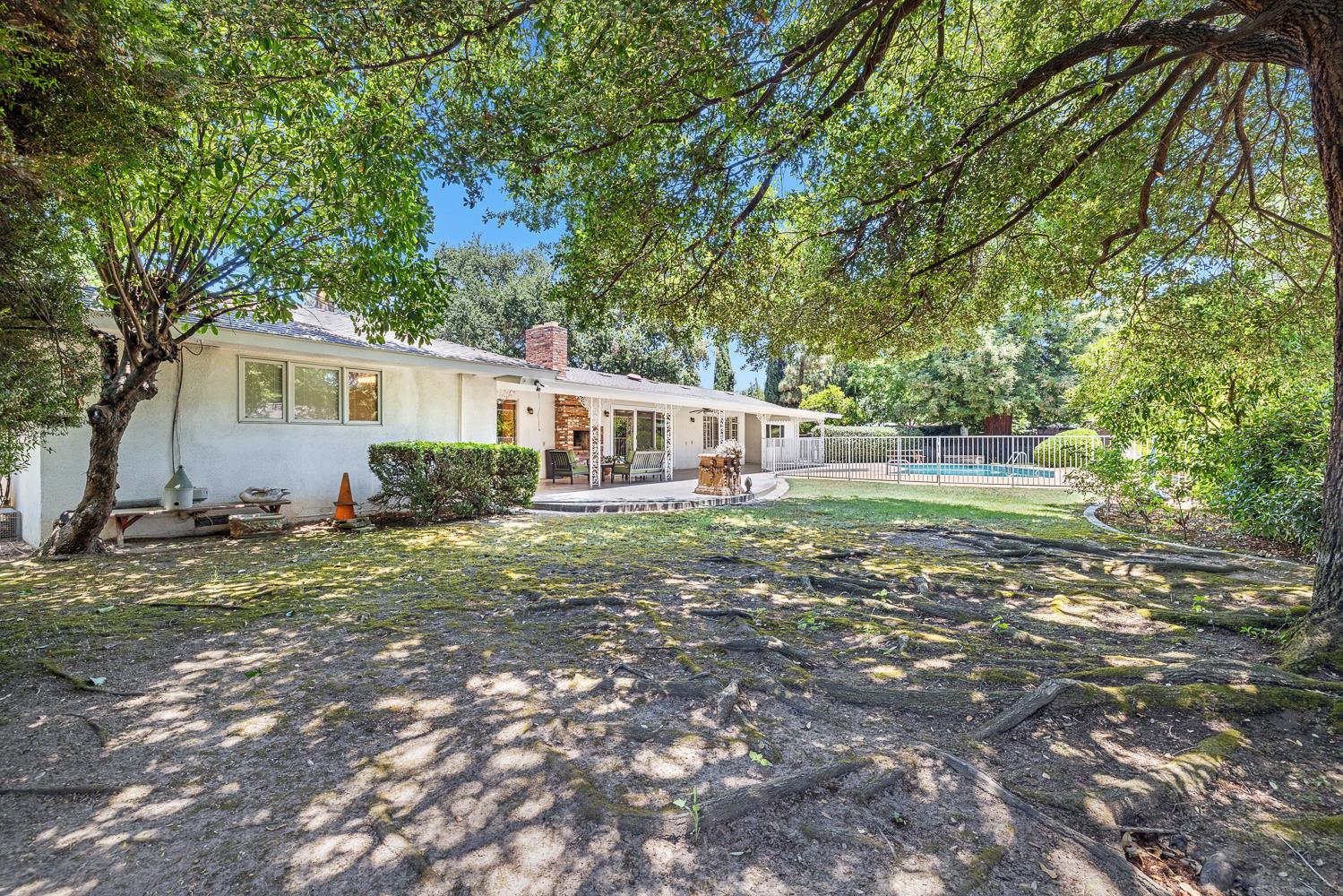 1216 E Pico Ave, Fresno, CA 93704