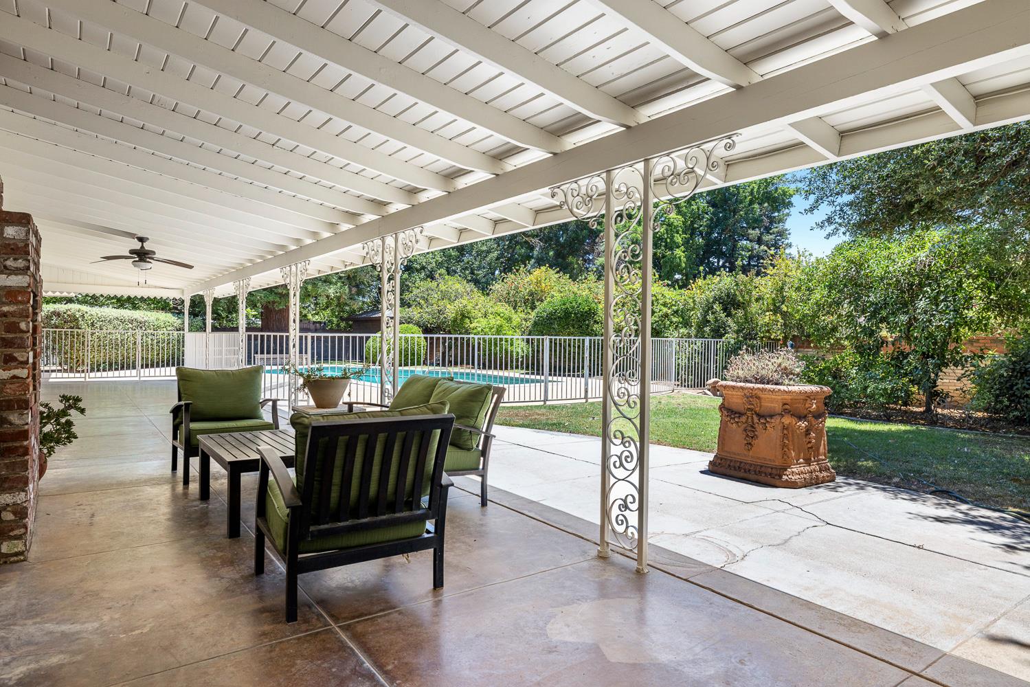 1216 E Pico Ave, Fresno, CA 93704