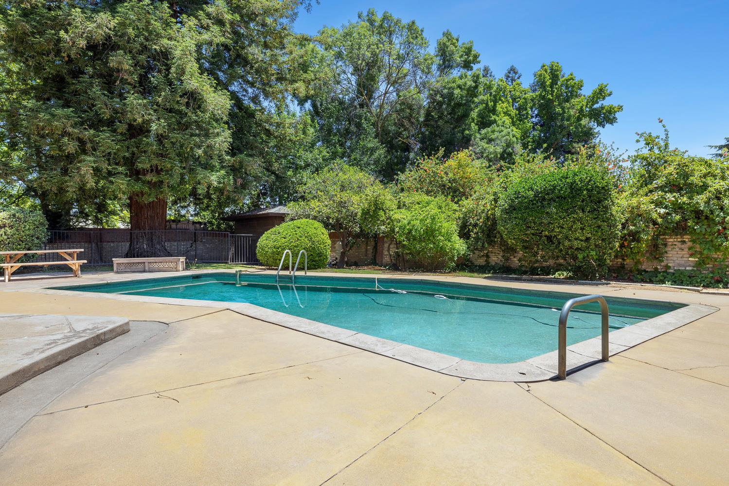 1216 E Pico Ave, Fresno, CA 93704