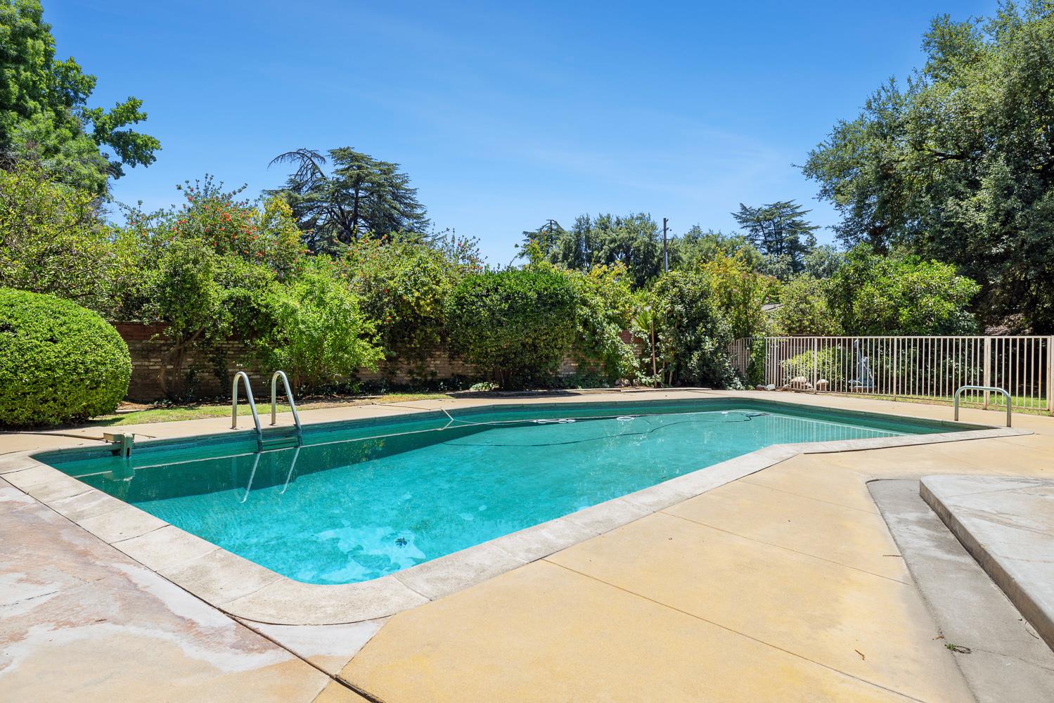 1216 E Pico Ave, Fresno, CA 93704