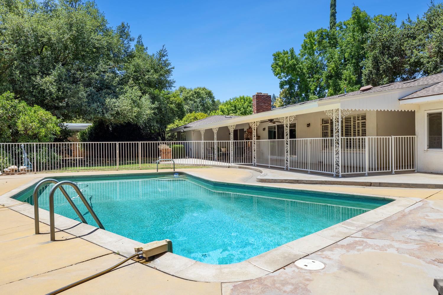 1216 E Pico Ave, Fresno, CA 93704