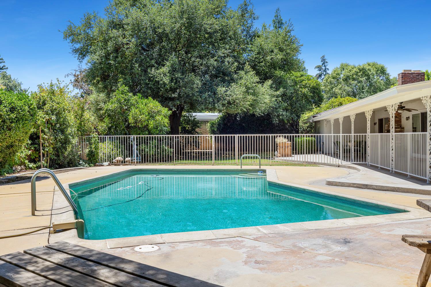 1216 E Pico Ave, Fresno, CA 93704