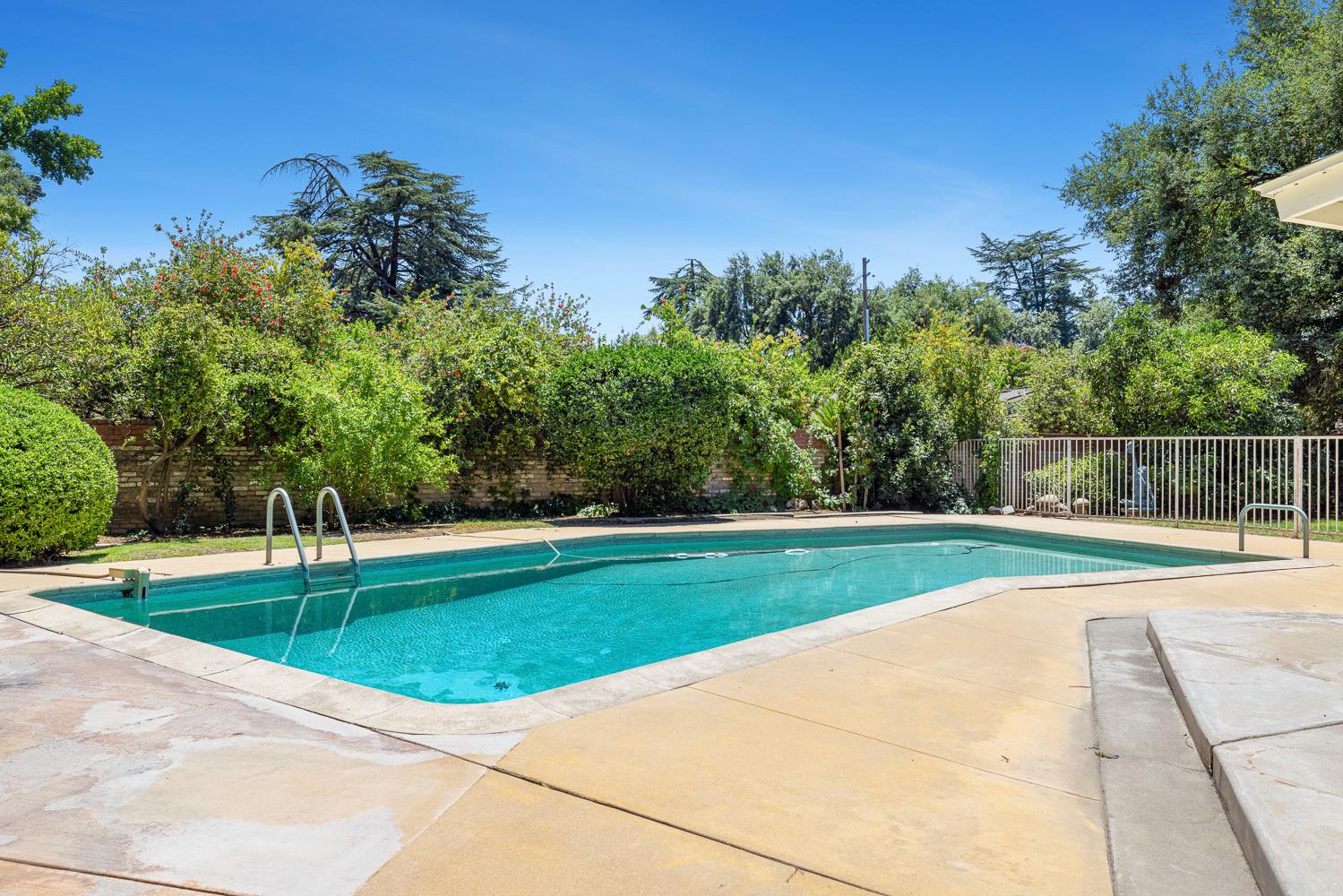 1216 E Pico Ave, Fresno, CA 93704