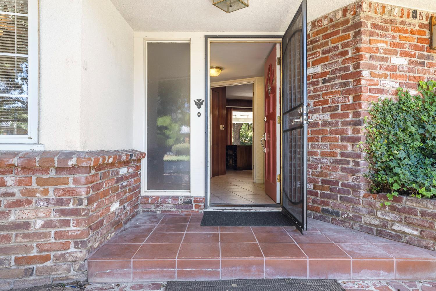 1216 E Pico Ave, Fresno, CA 93704