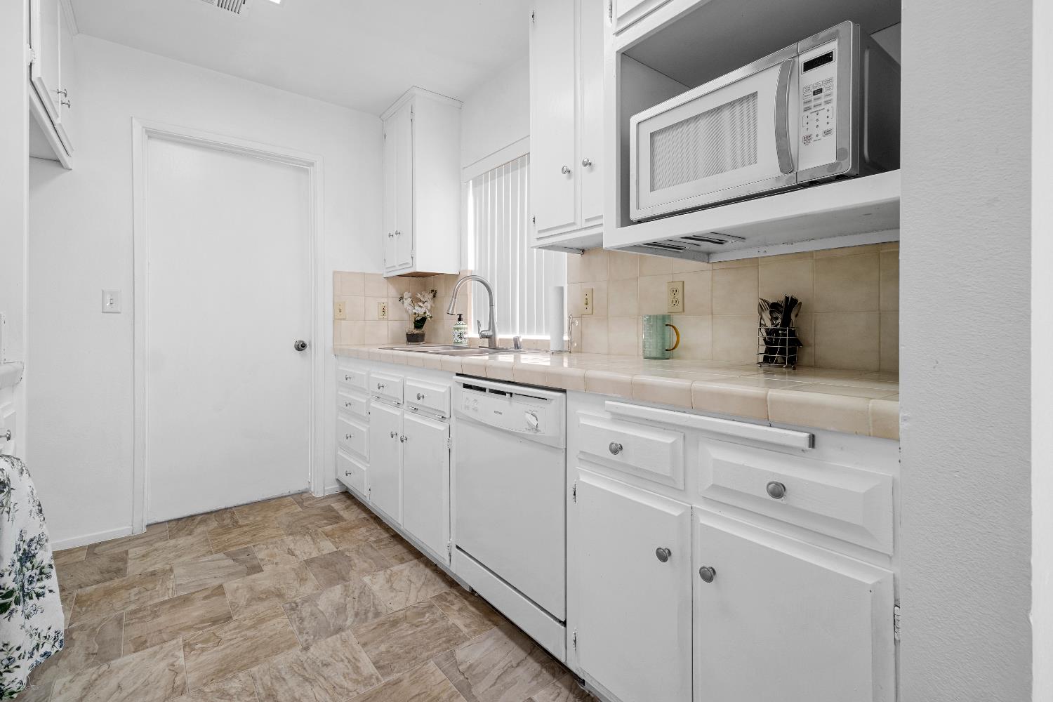 385 E Valley, Coalinga, CA 93210