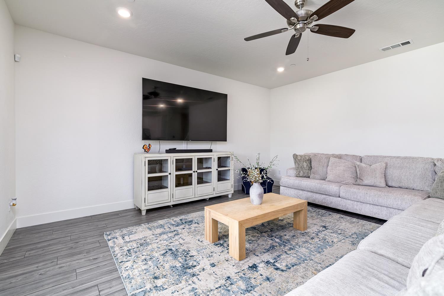 165 Timberline Way S, Madera, CA 93636