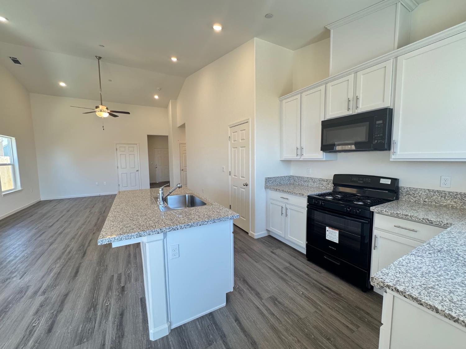 1205 E Orange St, Avenal, CA 93204