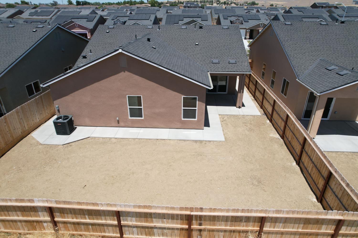 1105 E Orange St, Avenal, CA 93204