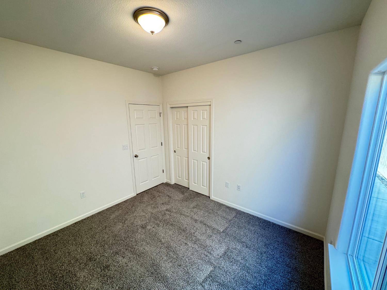 1124 E Orange St, Avenal, CA 93204