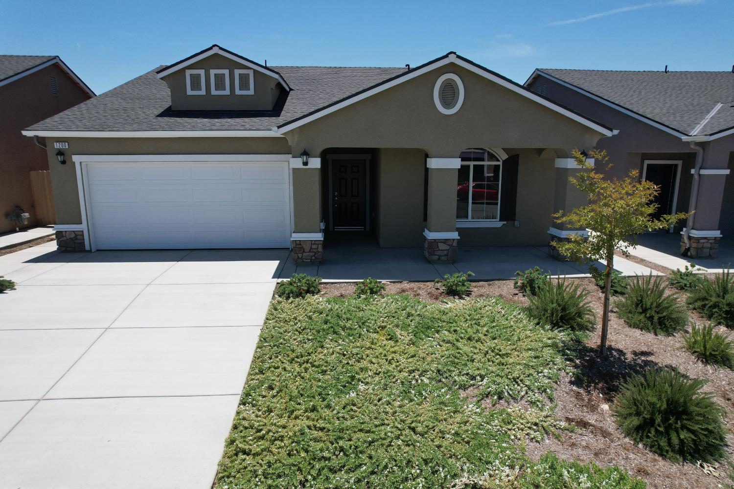 1132 E Orange St, Avenal, CA 93204