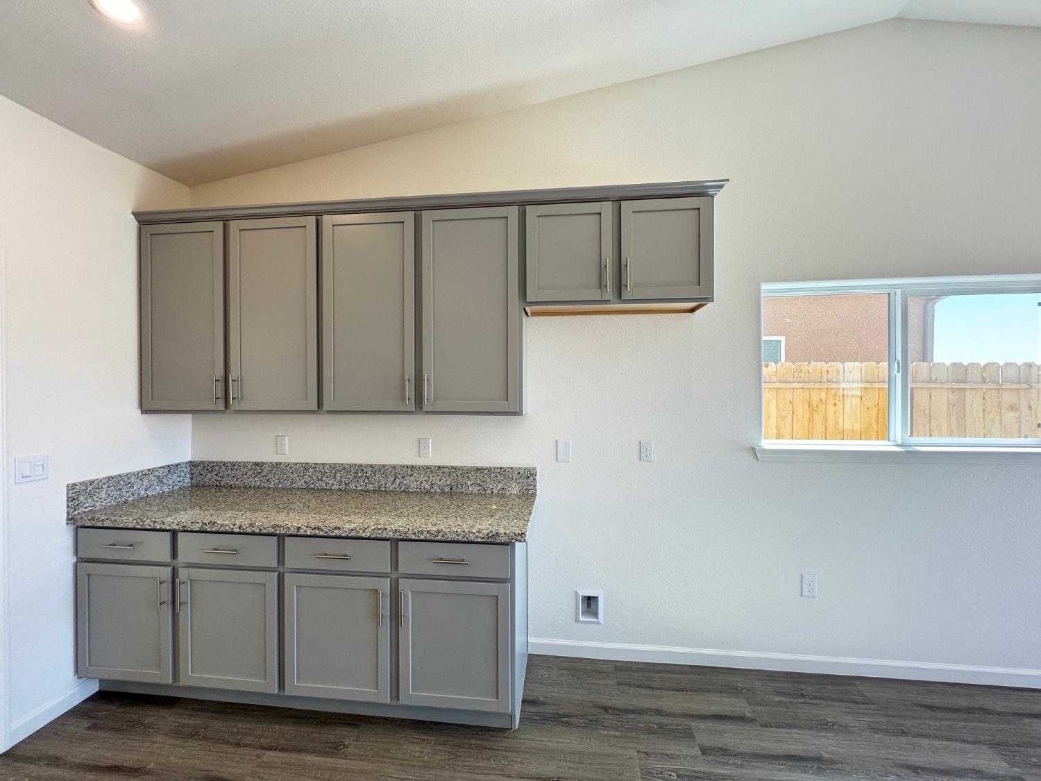 1200 E Orange St, Avenal, CA 93204