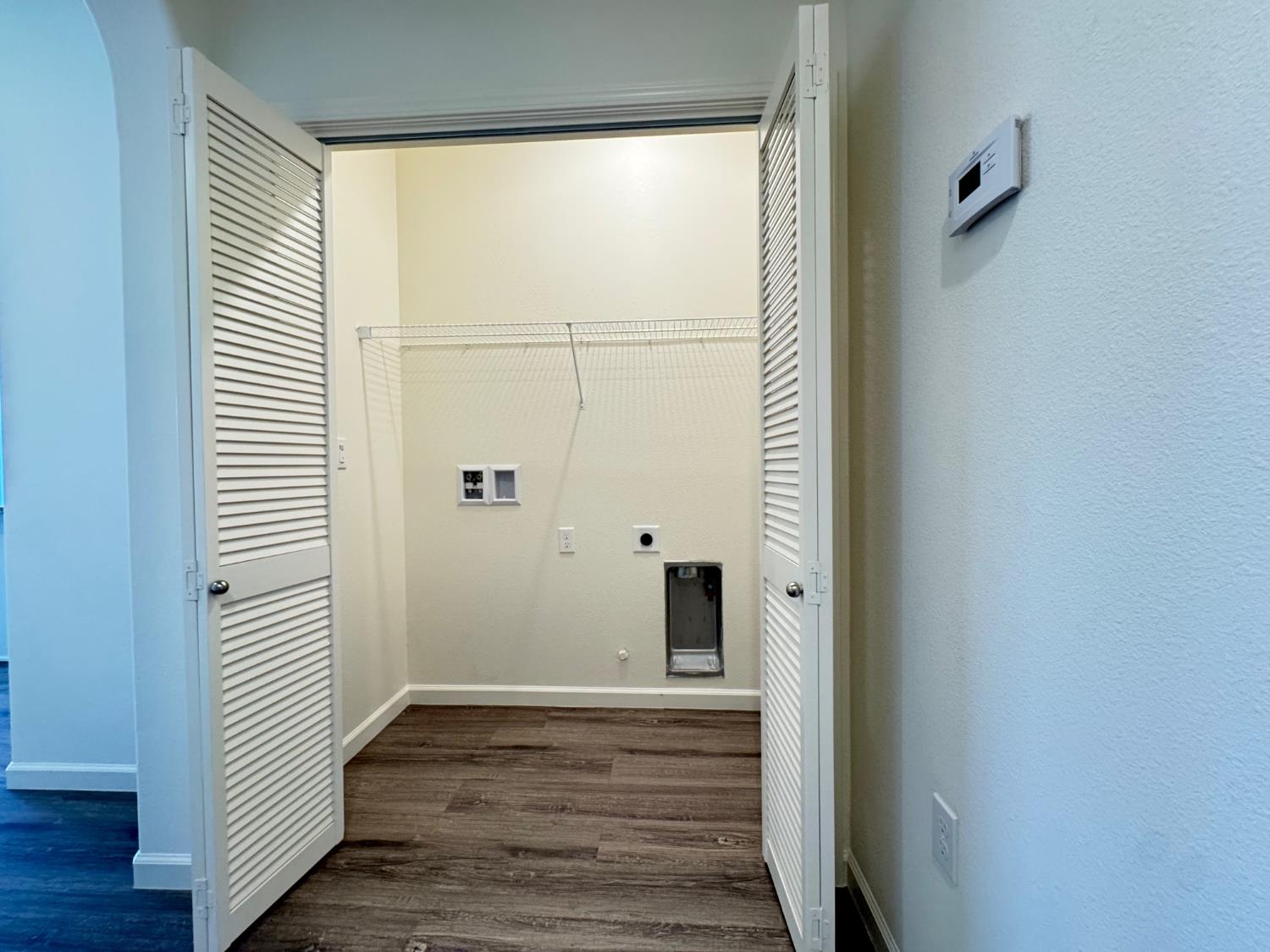 1204 E Orange St, Avenal, CA 93204