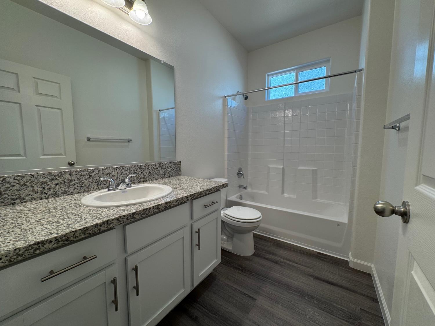 1204 E Orange St, Avenal, CA 93204