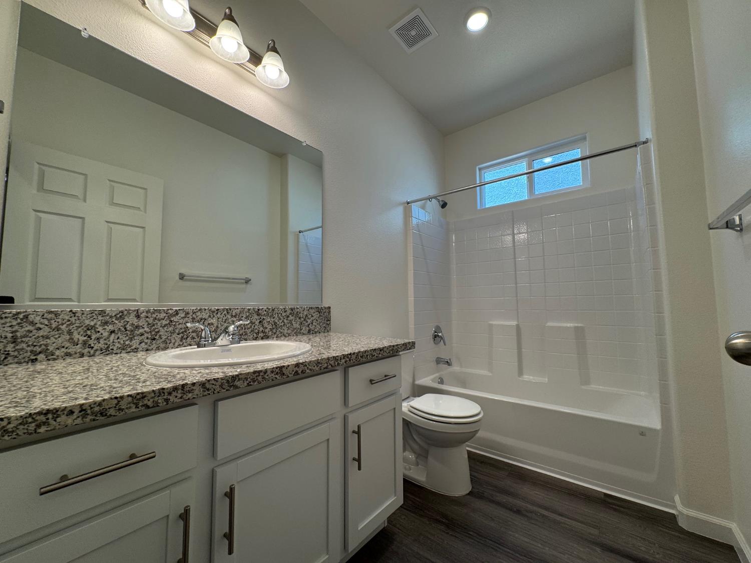 1224 E Orange St, Avenal, CA 93204