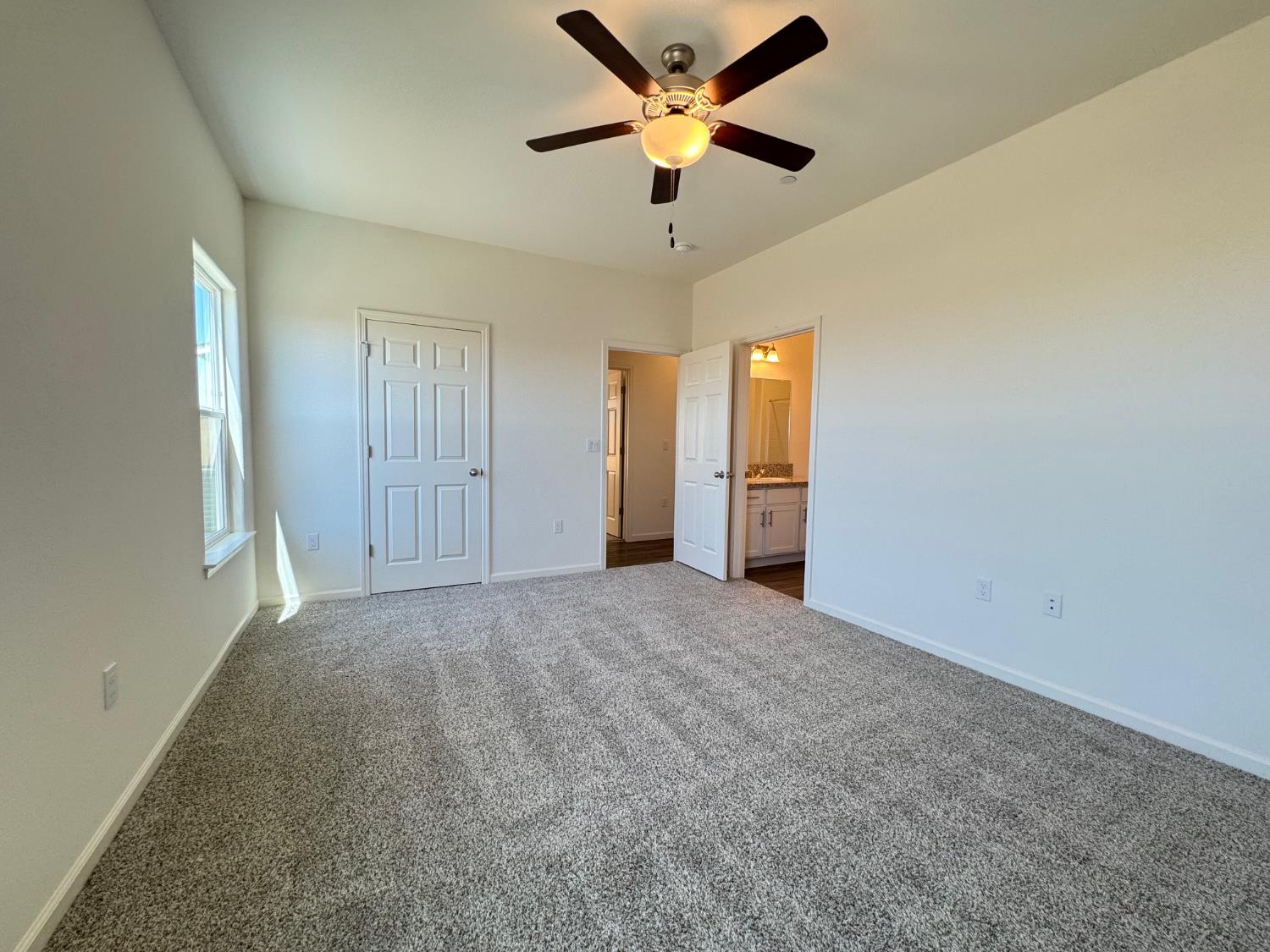 1224 E Orange St, Avenal, CA 93204