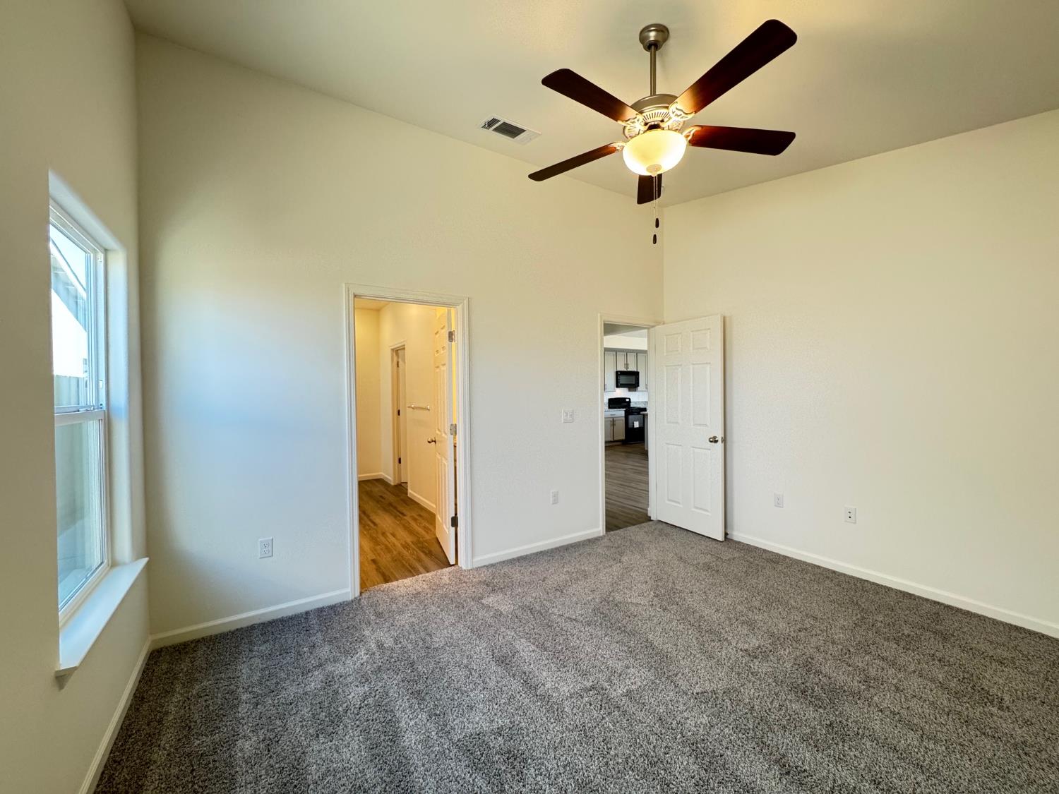 913 Grangeville Ave, Avenal, CA 93204