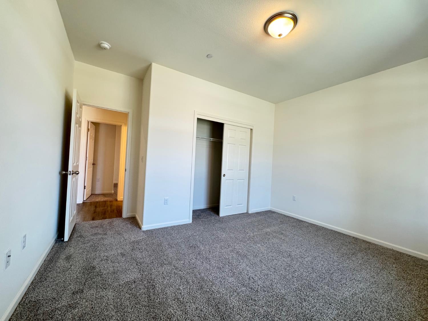 909 Grangeville Ave, Avenal, CA 93204