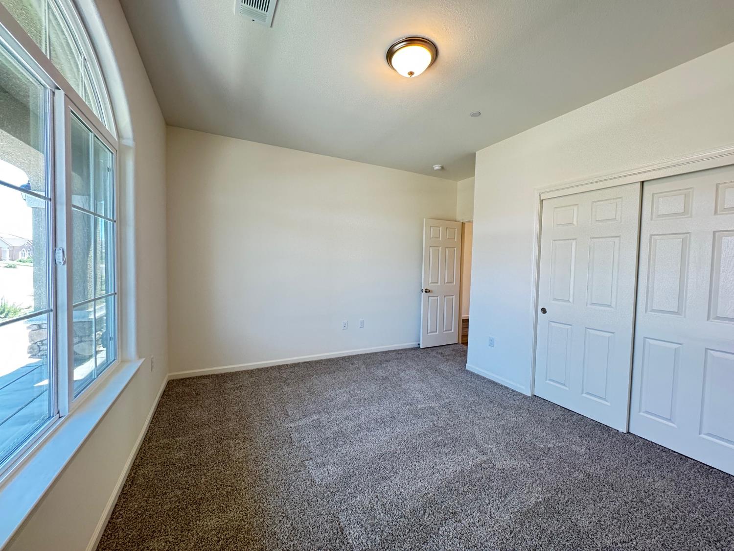 909 Grangeville Ave, Avenal, CA 93204