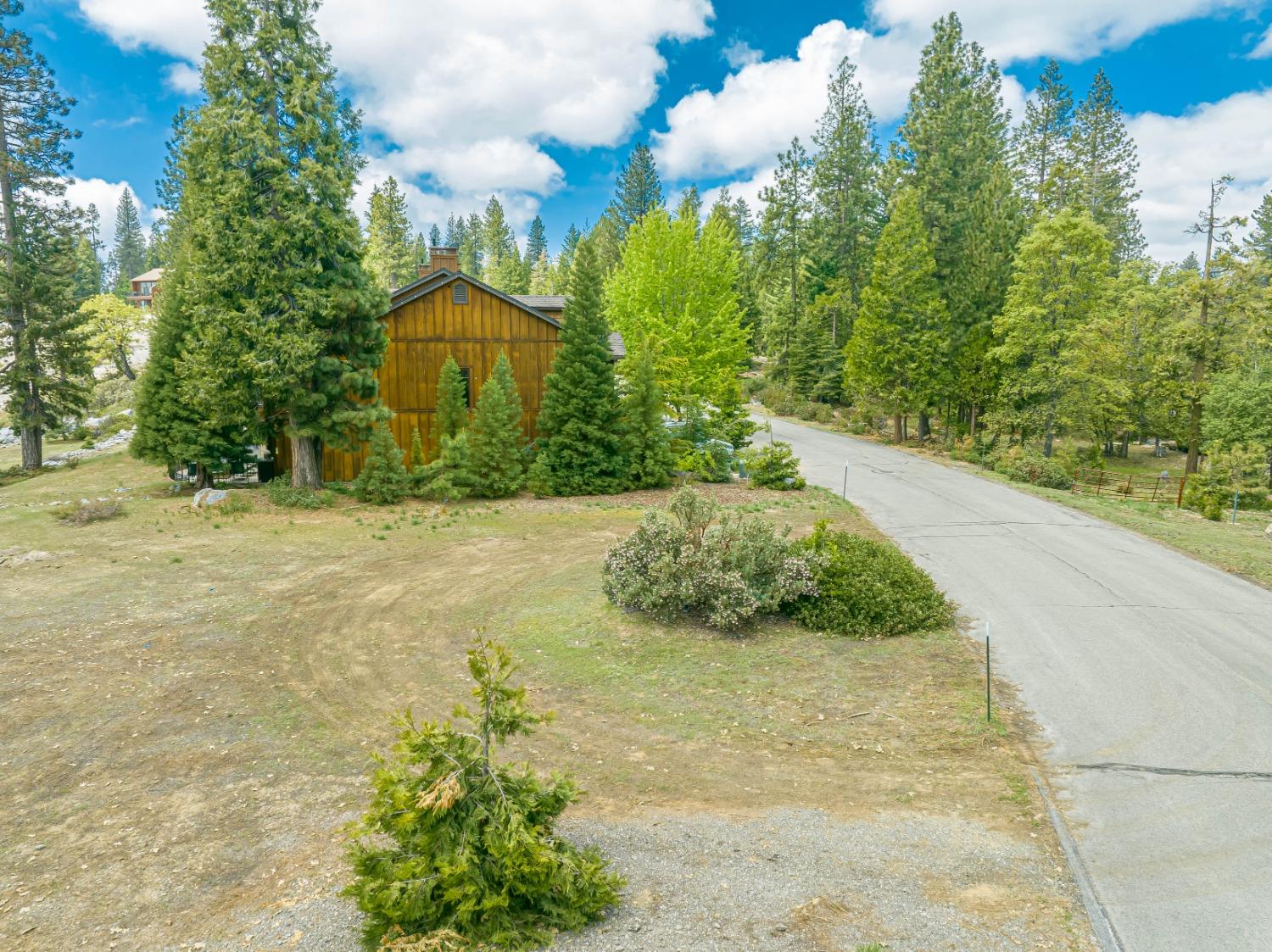 42096 Majestic Ln, Shaver Lake, CA 93664