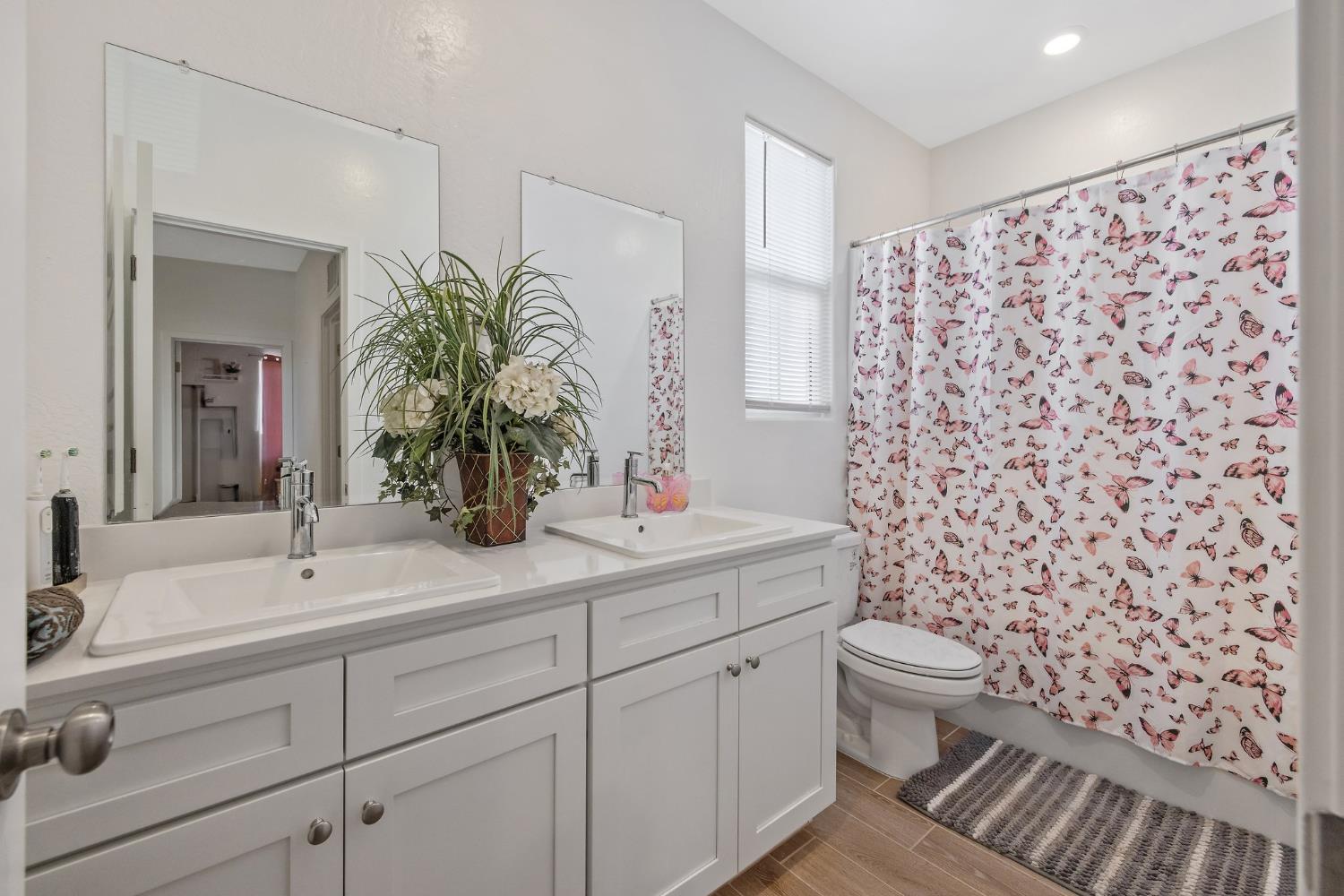 2409 Pepperdine St, Lemoore, CA 93245