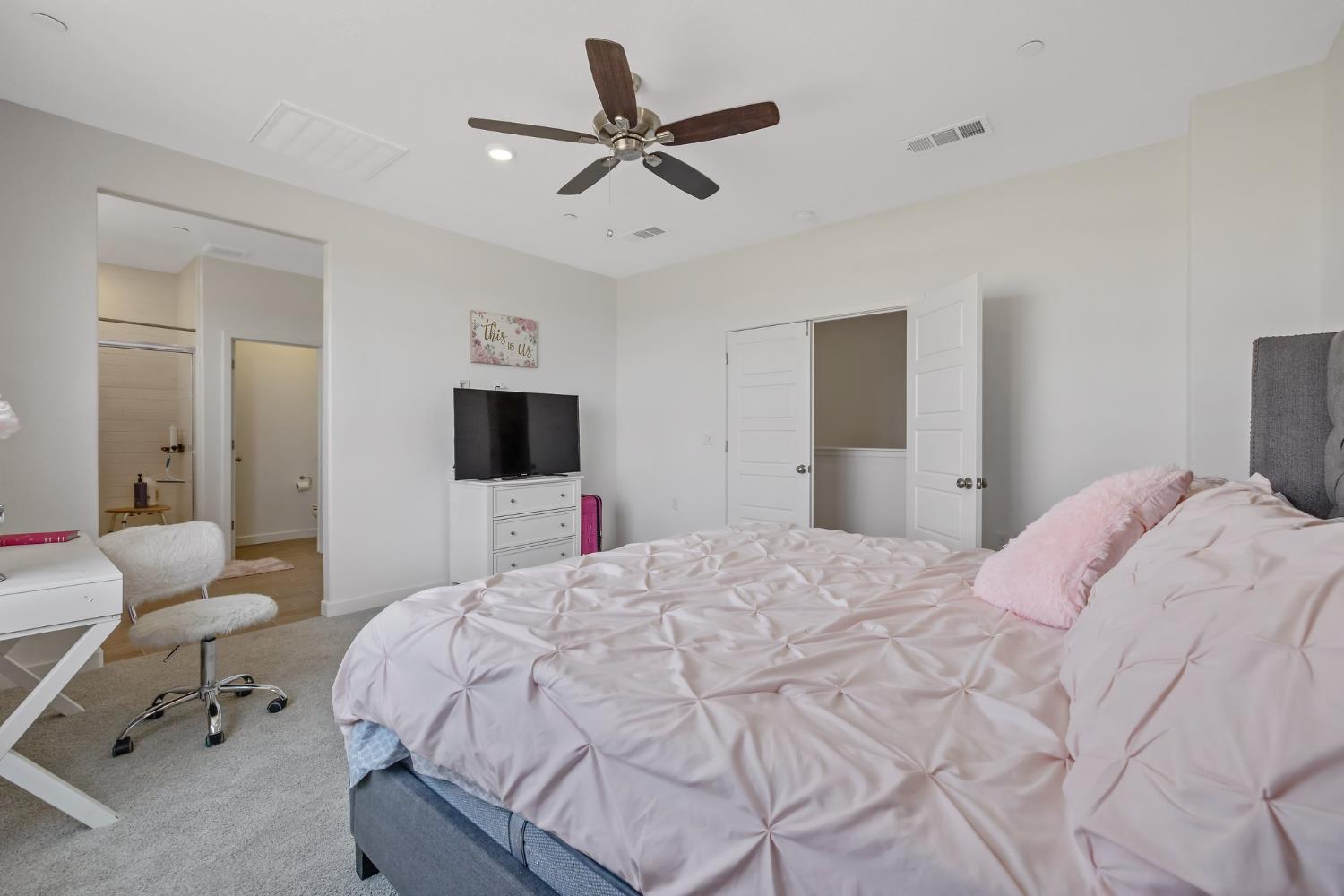 2409 Pepperdine St, Lemoore, CA 93245