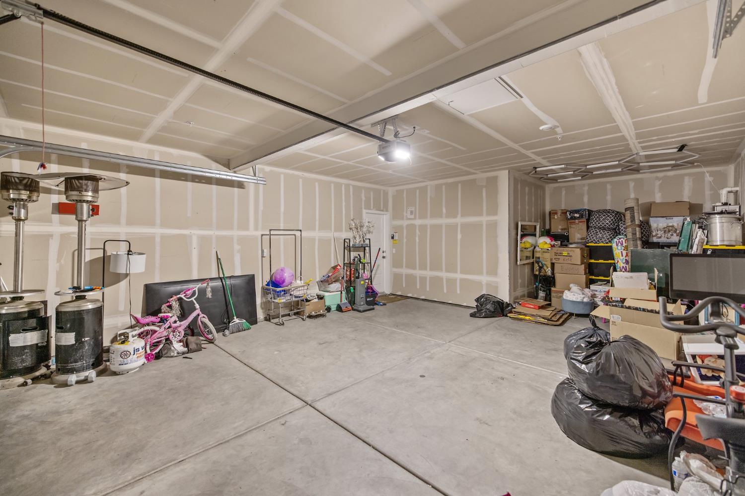 2409 Pepperdine St, Lemoore, CA 93245