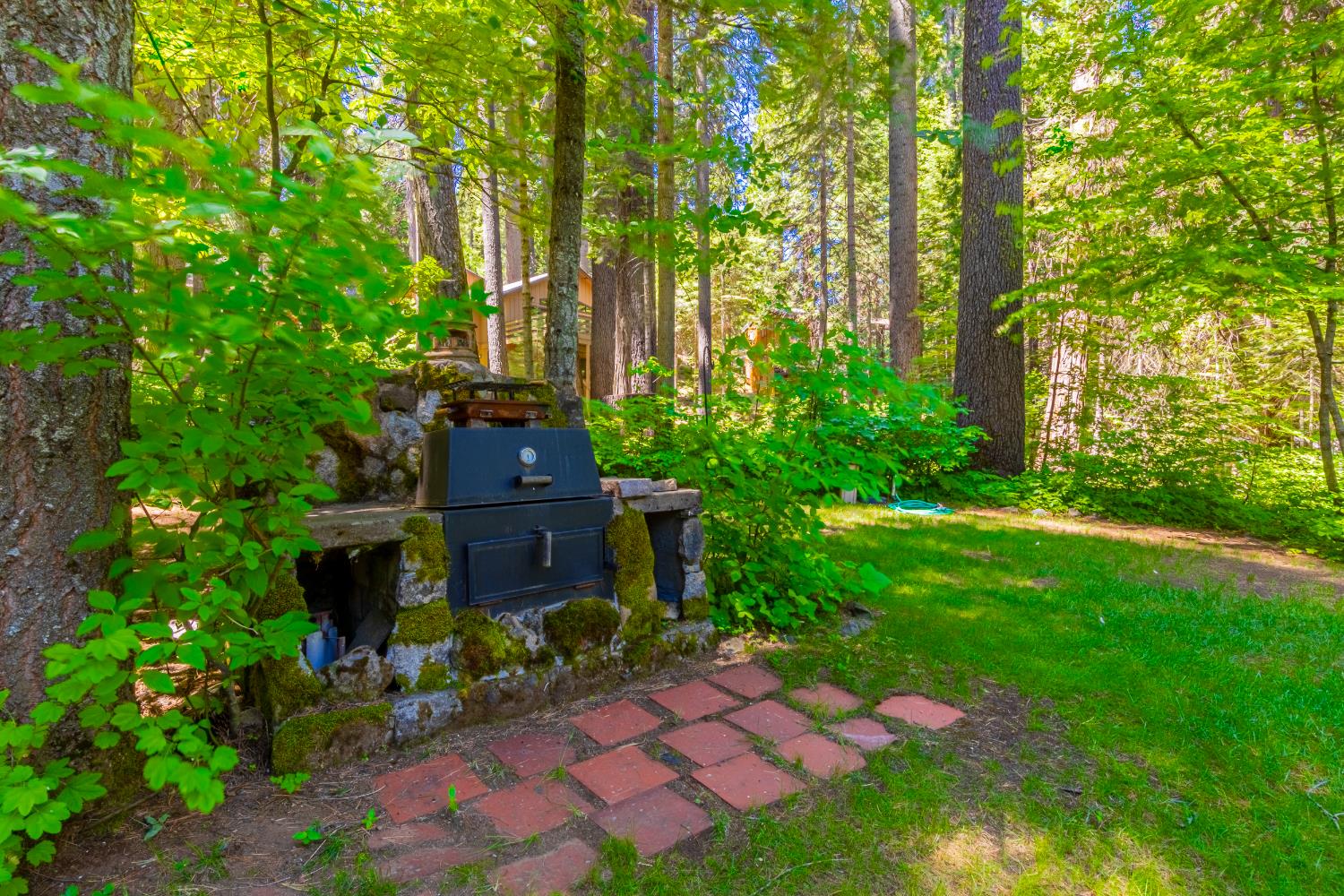 1173 Railroad Ave, Fish Camp, CA 93623