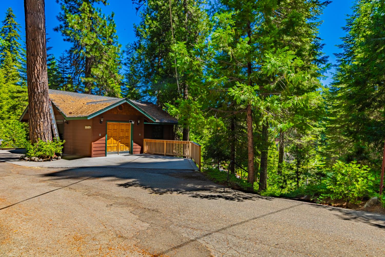 1174 Railroad, Fish Camp, CA 93623