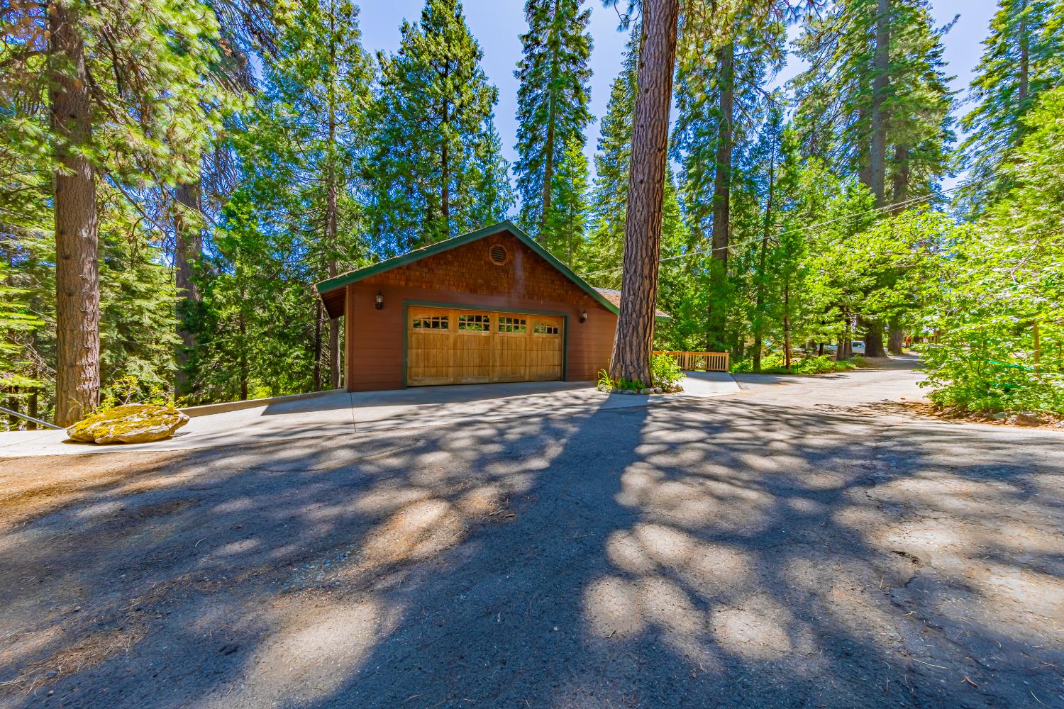 1174 Railroad, Fish Camp, CA 93623