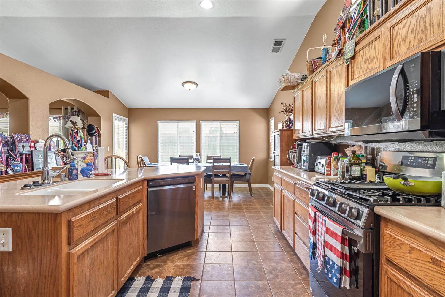 3742 Via Capitola, Madera, CA 93637