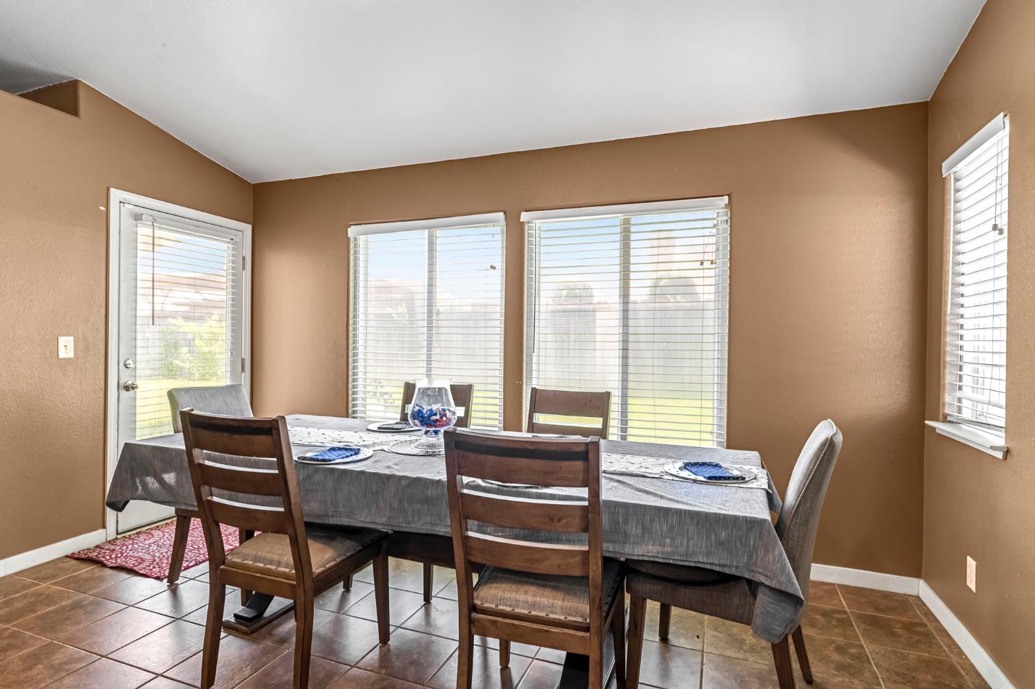 3742 Via Capitola, Madera, CA 93637