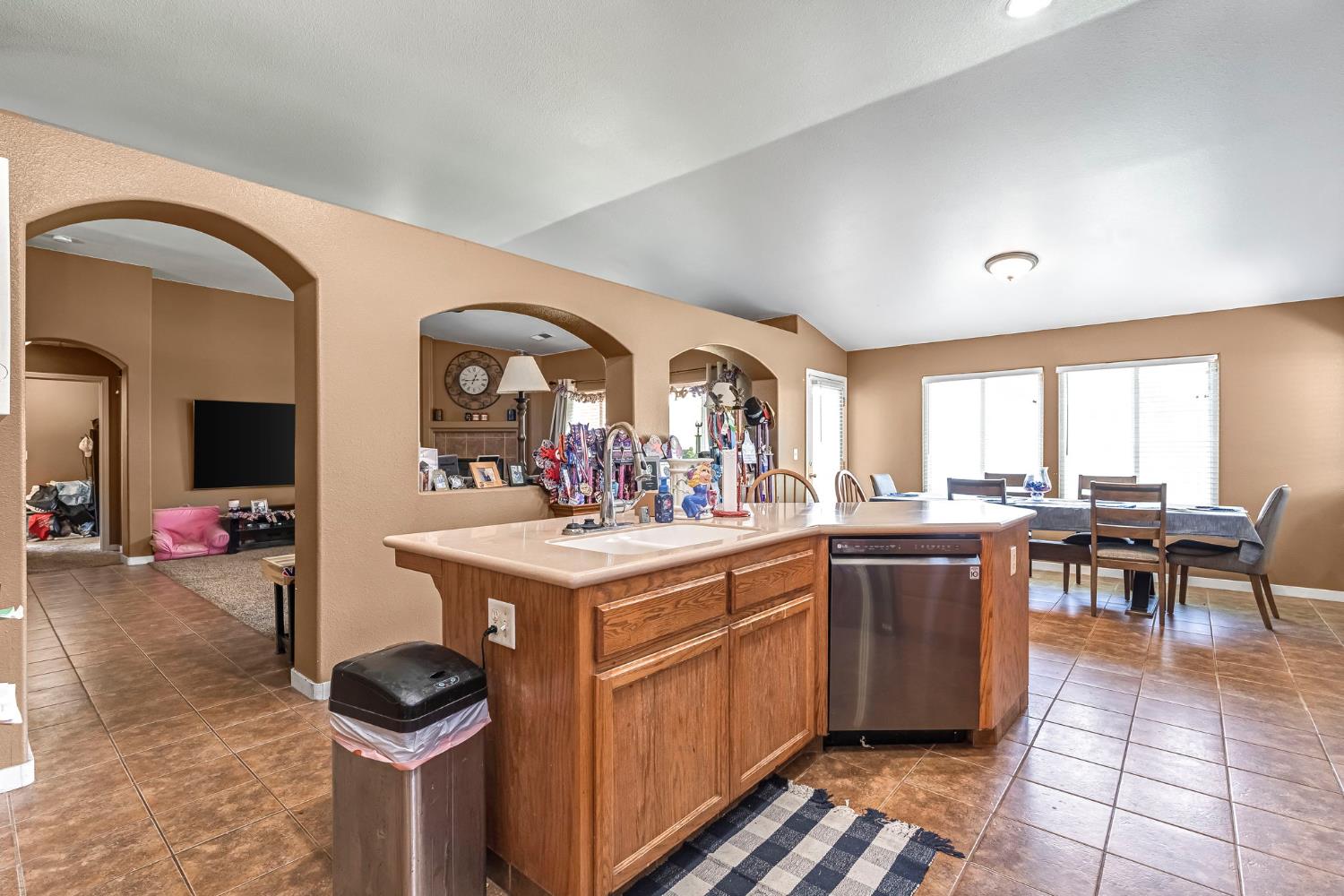 3742 Via Capitola, Madera, CA 93637