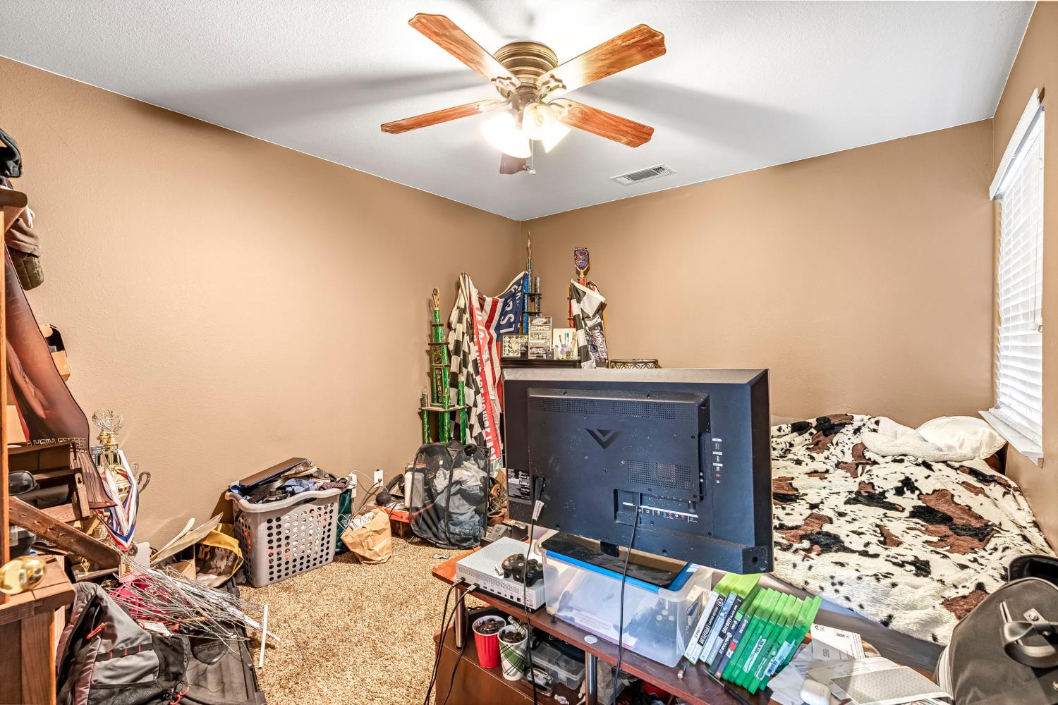 3742 Via Capitola, Madera, CA 93637