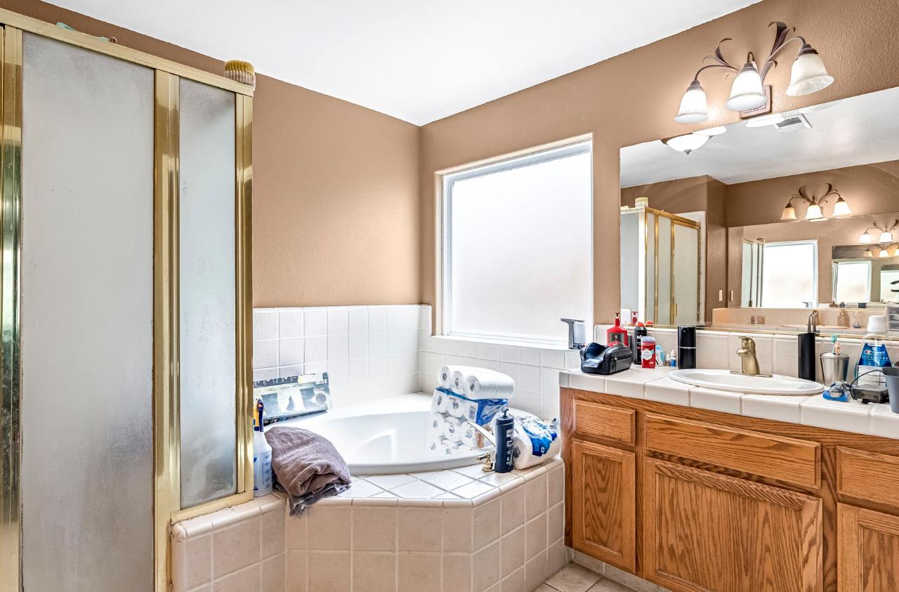 3742 Via Capitola, Madera, CA 93637