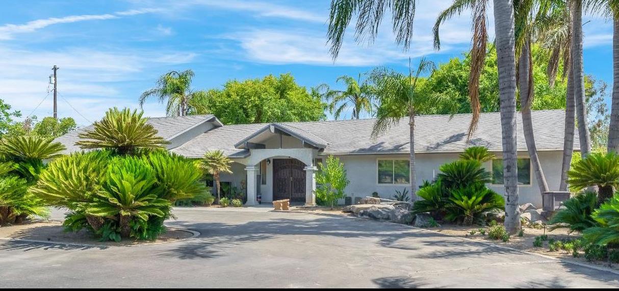 12743 E Gettysburg Ave, Sanger, CA 93657