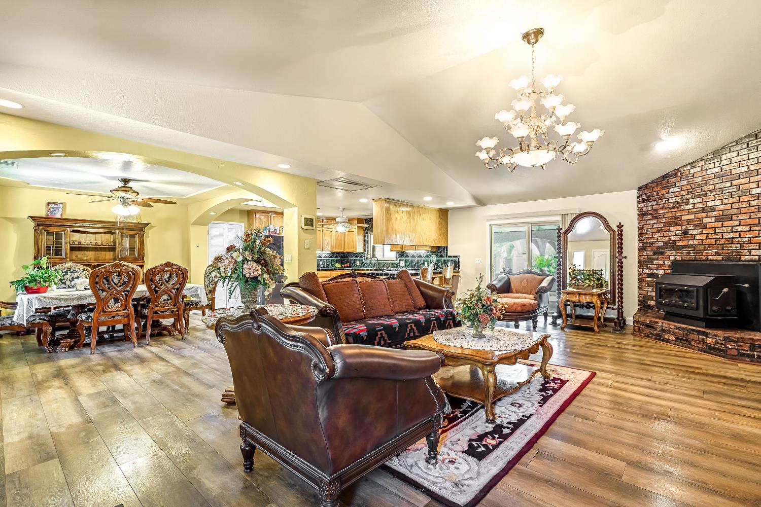 12743 E Gettysburg Ave, Sanger, CA 93657