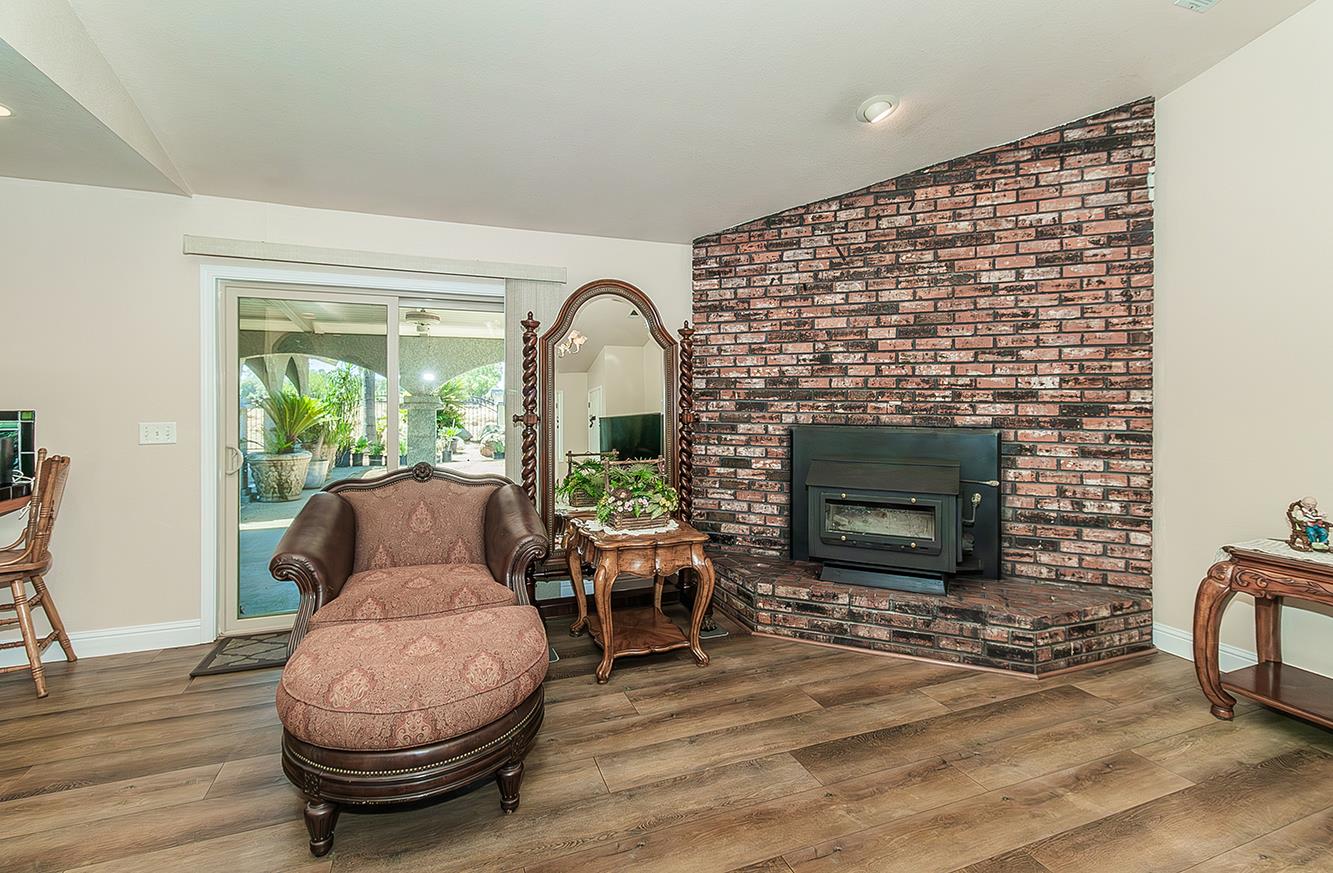 12743 E Gettysburg Ave, Sanger, CA 93657