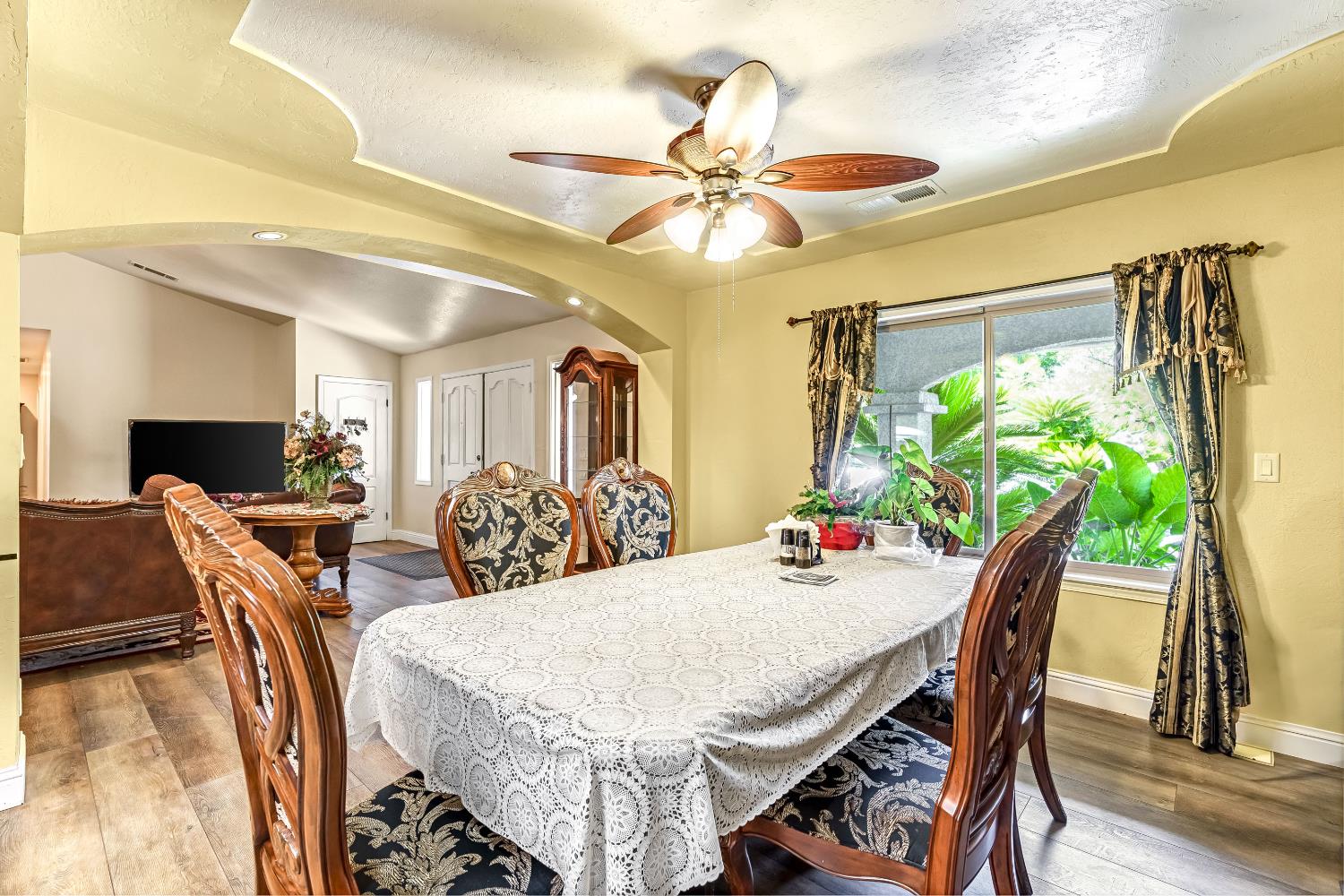 12743 E Gettysburg Ave, Sanger, CA 93657