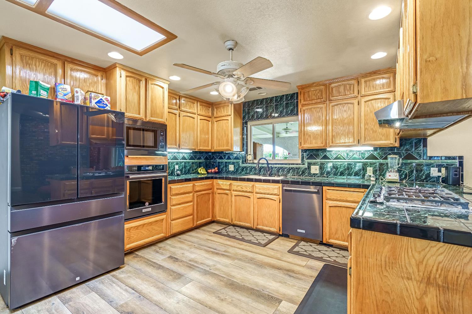 12743 E Gettysburg Ave, Sanger, CA 93657