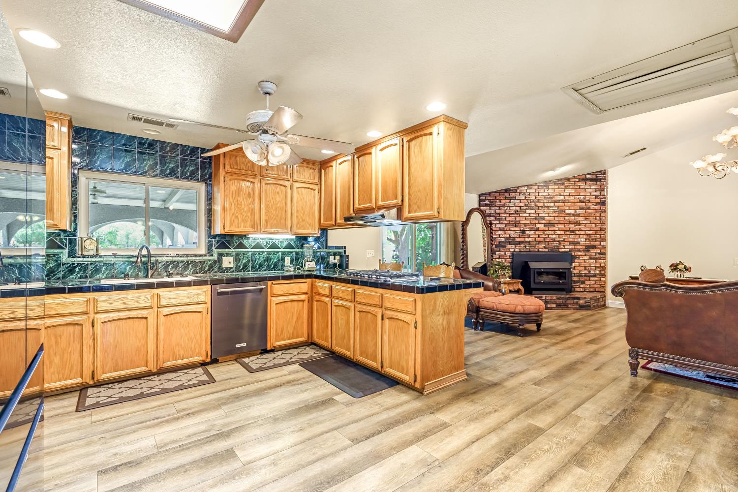 12743 E Gettysburg Ave, Sanger, CA 93657