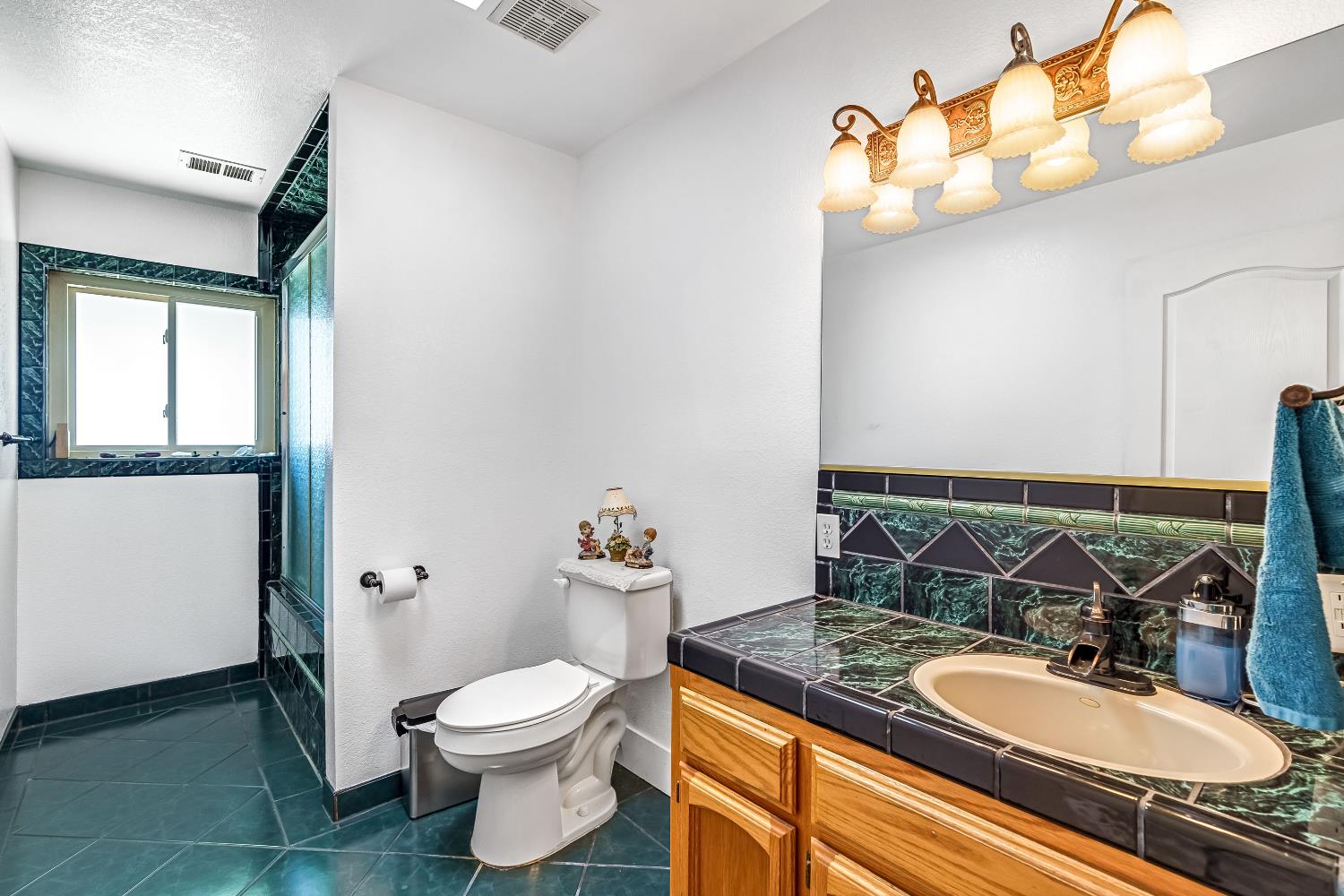 12743 E Gettysburg Ave, Sanger, CA 93657