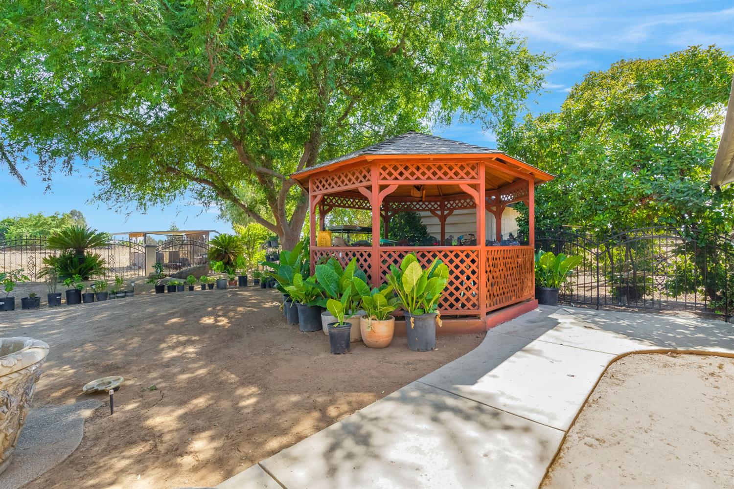 12743 E Gettysburg Ave, Sanger, CA 93657