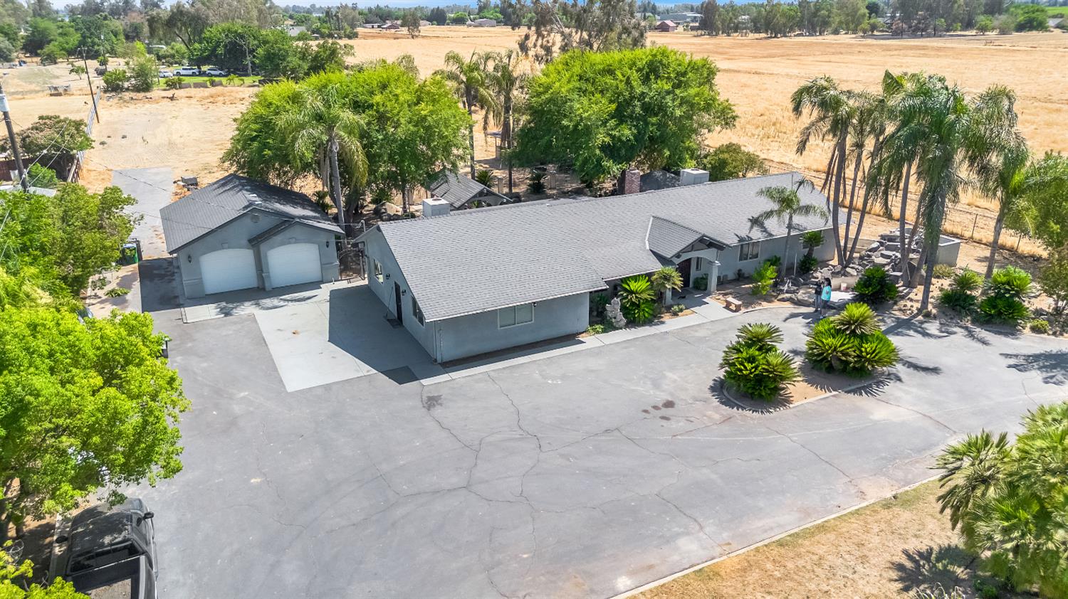 12743 E Gettysburg Ave, Sanger, CA 93657