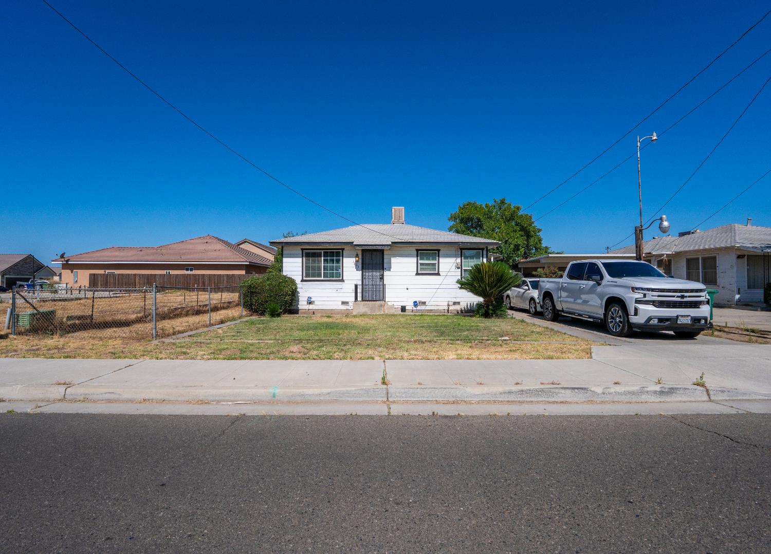 1803 Mitchell Ave, Selma, CA 93662