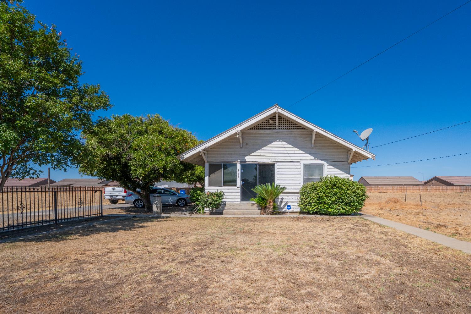1803 Mitchell Ave, Selma, CA 93662
