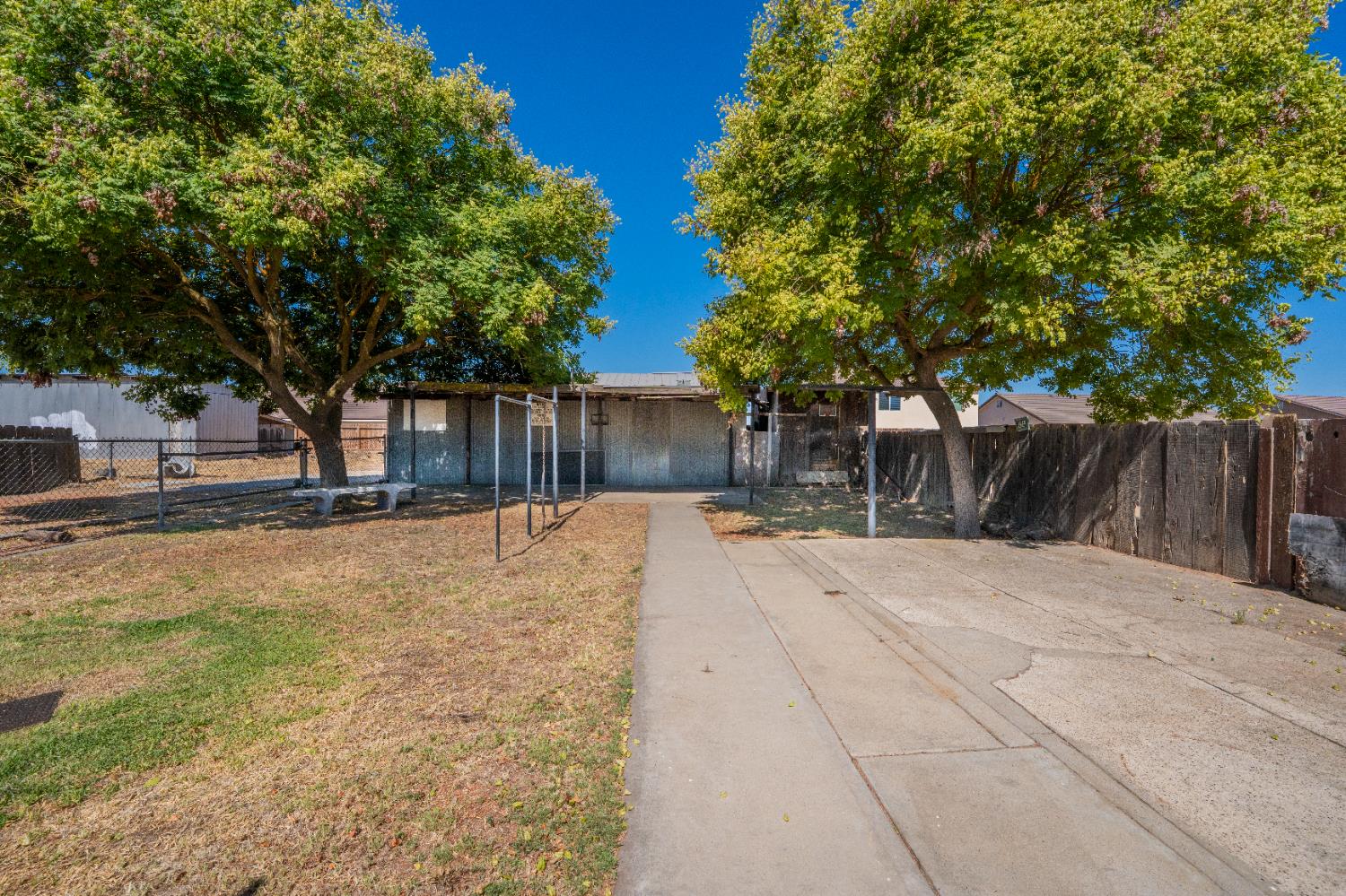 1803 Mitchell Ave, Selma, CA 93662