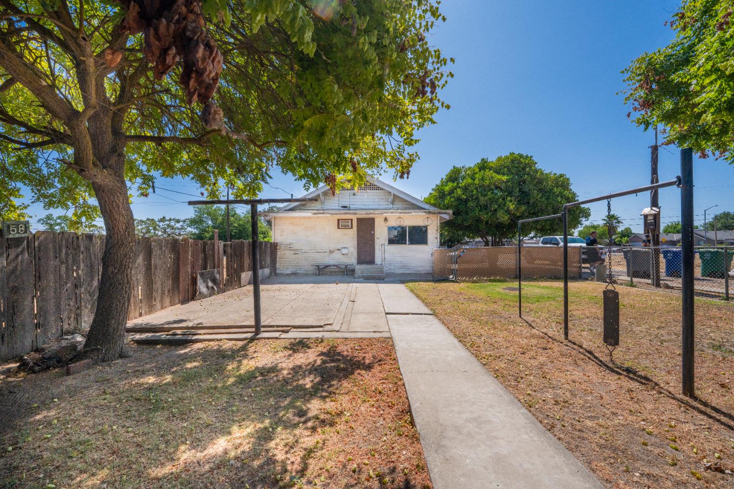 1803 Mitchell Ave, Selma, CA 93662