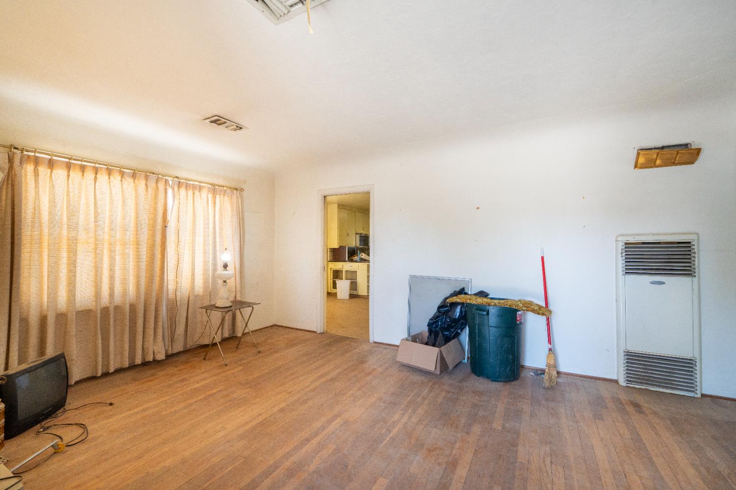 1803 Mitchell Ave, Selma, CA 93662