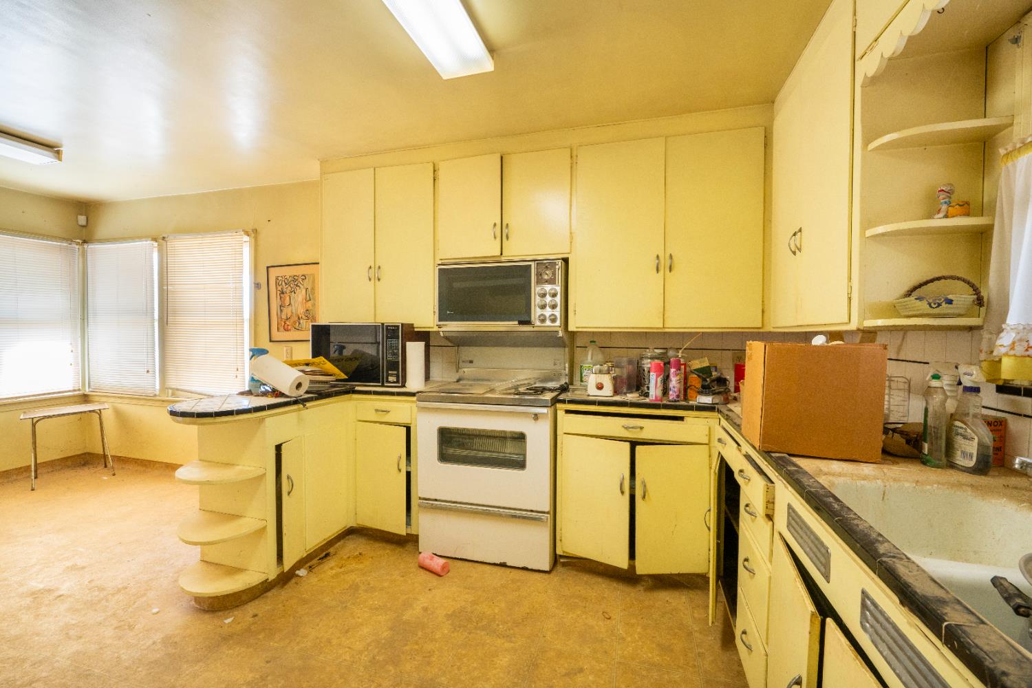 1803 Mitchell Ave, Selma, CA 93662