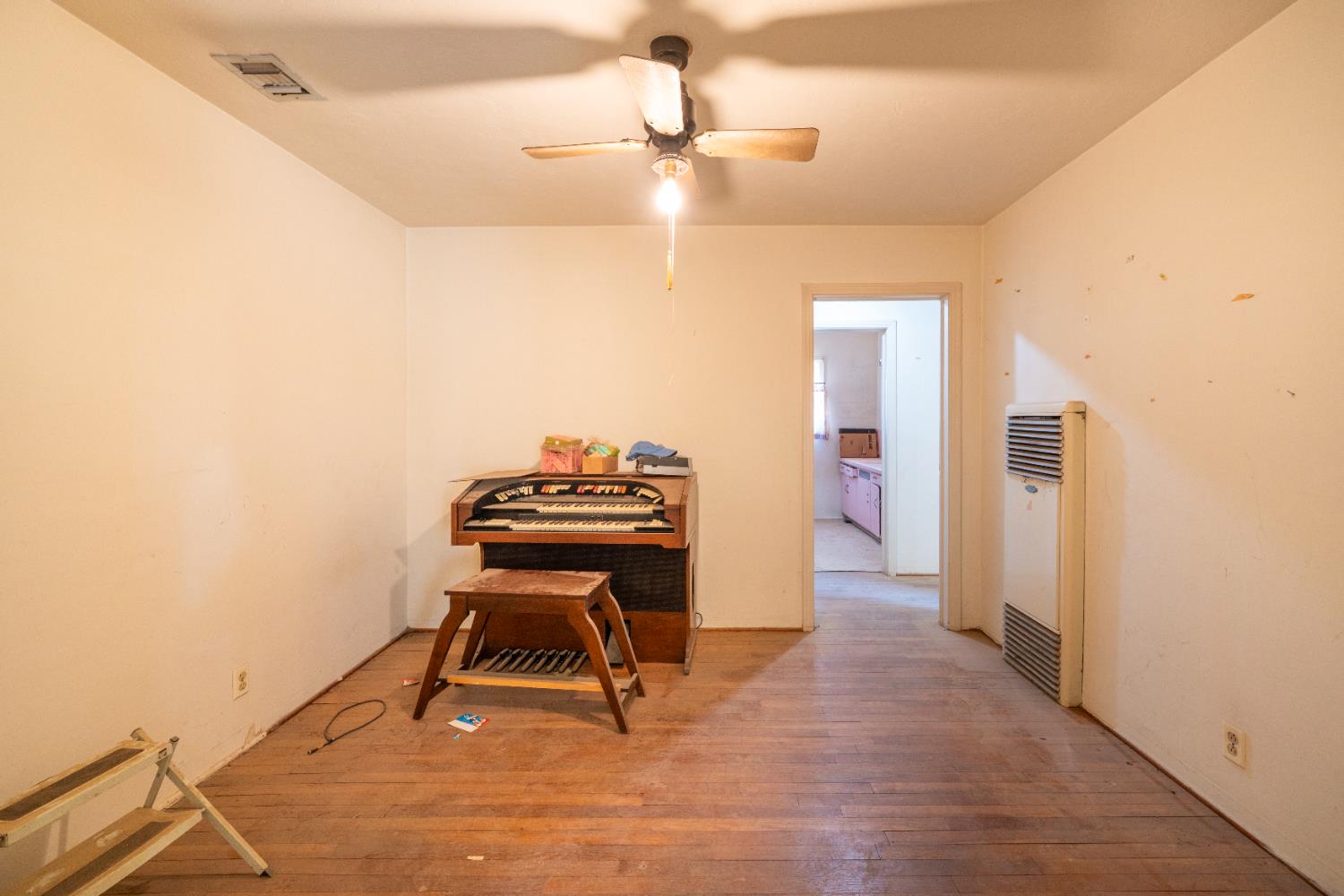 1803 Mitchell Ave, Selma, CA 93662